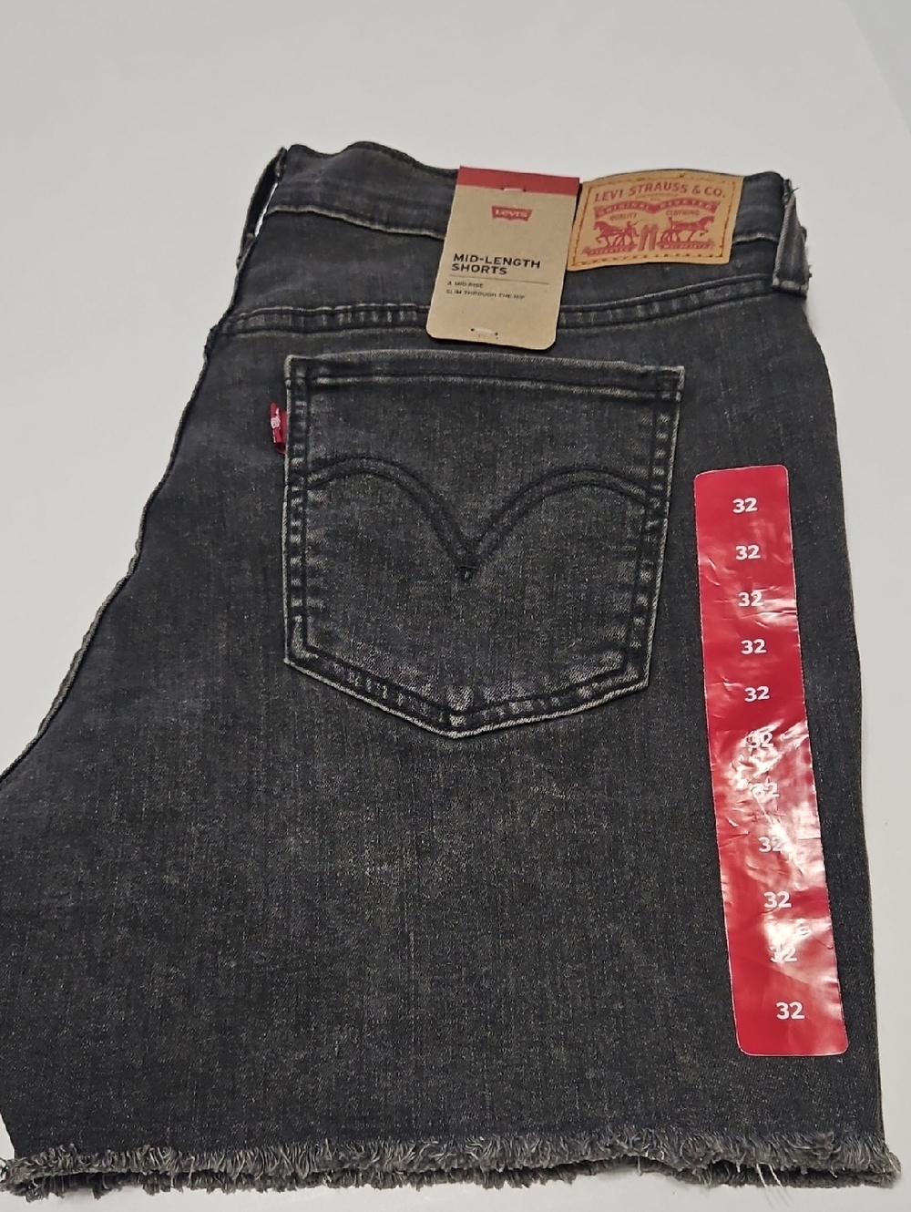 Levi's Women's Mid Rise Black Wash Slim Jeans Shorts with Frayed Hem Size 32/14
